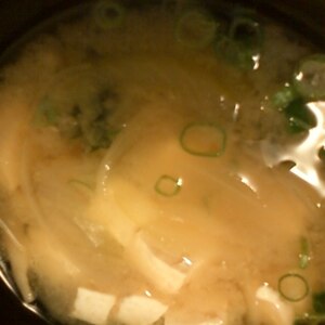 和朝食！豆腐と玉ねぎの味噌汁